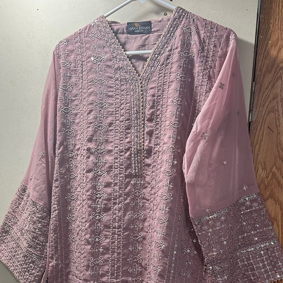 Elegant Pink Embroidered Women's Top - Picture 1 of 6